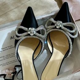 Slippers Shingestone Bowknot Brand Designer Chaussures pointues Toe Stiletto Sequins blancs Mules High Heels Black Silk Party Pumps