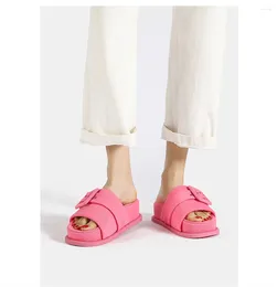 Slippers rond teen vierkante knop vrouwen plat met hakken stevige schoenen beknopte stijl meisjesontwerper merk zapatillas casa hombre