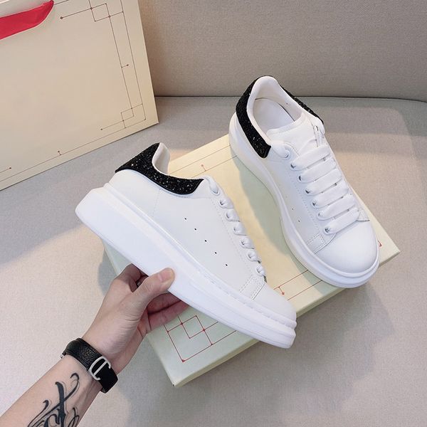 Pantoufles Ventes Cheaps Dupe Baskets De Luxe Designer Chaussures Hommes Femmes Surdimensionné Sneaker Noir Blanc Chaussures Sans Boîte