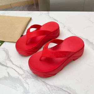 Pantoufles sandales femmes creux g chaussures de plate-forme de plate-forme d'été Mule Moule cadeau vert rose rouge jaune concepteur de luxe sliders décontractés en caoutchouc plat sandale fille 5.8 01