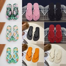 Slippers Sandals Fashion Gai Designer Plateforme extérieure Classic Pinced Beach Alphabet Print Flip Flops Summer Flat Casual Shoes Gai-36 170