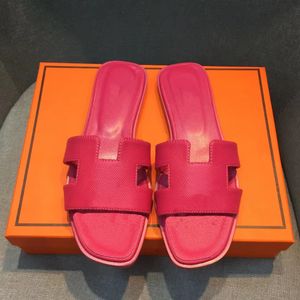  Zapatillas Sandalias Diapositivas moda exterior ropa nueva mujer verano estilo neto rojo fondo plano turismo playa una palabra sandalias de cuero 35-42