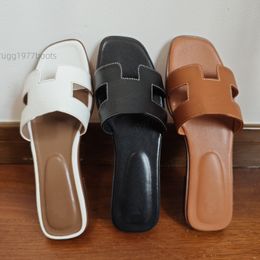 Slippers Designer Oran Sandales pour les femmes glissements de la mode d'été féminine à l'extérieur du style net tourisme plage un mot orans en cuir sandales