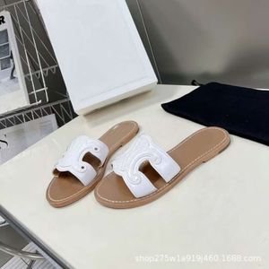 Slippers Sandalen Spring Family Platte bodem Micro Label Klinknagel Woord Leren strandschoenen