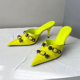 Pantoufles sandales boucle cloutée chaussures embellies diapositives en peau de vache Baotou pantoufles bout pointu talon aiguille chaussures de créateurs de luxe pour femmes chaussures de soirée