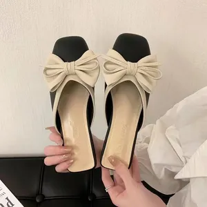 Slippers Sandalen Met Strik Zomerbaan Lage Hak Slides Buiten Vrouw Muilezels Rubberen Schoenen Voor Dames 2024 Zwart Groothandel Korea Stijl