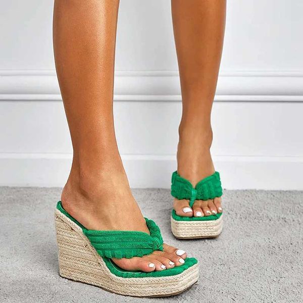 Slippers sandals femme été Nouveau tong de bascules de passerelle en T Modèles de mode de mode de style américain européen