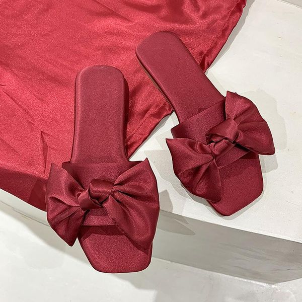 Pantoufles Satin Bowknot 2023 Demoiselle d'honneur de mariage Plat Femme Rouge Mariée Pyjamas Chaussures assorties pour femmes