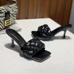 Slippers Savaly Vrouwen Gevlochten Design Slides One-Line Spike Heel Sandalen Vierkante Teen Stiletto Muilezels Slippers 2021 Mode Schoenen