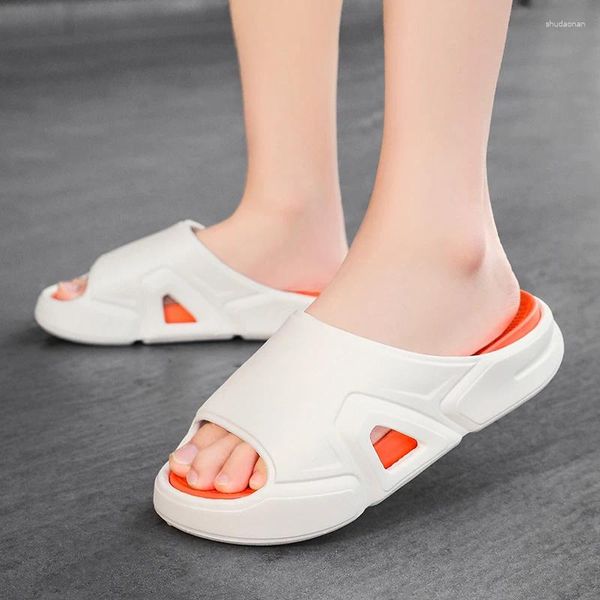 Zapatillas que venden chanclas de doble fondo 2024 verano clásico Material EVA zapatos para hombres al aire libre sandalias de baño antideslizantes