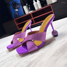 Pantoufles Sexy boule de cristal femmes carré bout ouvert Satin diapositives été Super haut talon chaussures de fête piste gladiateur sandales 2023