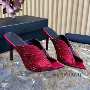 Slippers Sexy Red Crystal incrusté Mules Summer Peep Toe Toe Stiletto Dress Shoes Luxury Femmes de grande taille Vandes à talons hauts