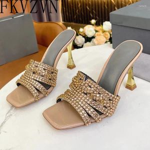 Zapatillas sexy diamantes de imitación de tacones altos zapatos para mujeres se deslizan en la fiesta de la fiesta de los pies de los pies sandalias de cristales de champán