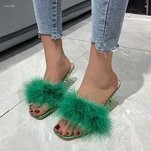 Slippers sexy vreemde transparante veren sandalen hoge hakken voor vrouwen wissen pvc square open teen fur dames m 470