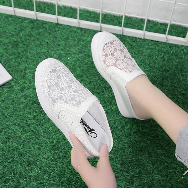 Pantoufles chaussures couverture orteil basse maison plate-forme mocassins diapositives pantoufles femmes Fretwork talons plat 2024 été coton tissu PU