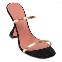 Chaussures de pantoufles pour femmes Sandales de groupe étroites Couleurs mixtes Sandalias fémininas de forme spéciale Pompes à talon carré