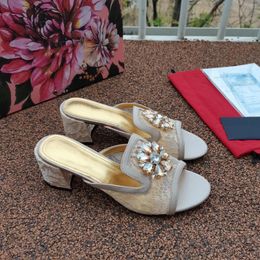 Chaussures de pantoufles pour femmes Size34-43 dentelle en dentelle en cuir authentique talons hauts cristales mules d'été designer zapatillas mujer