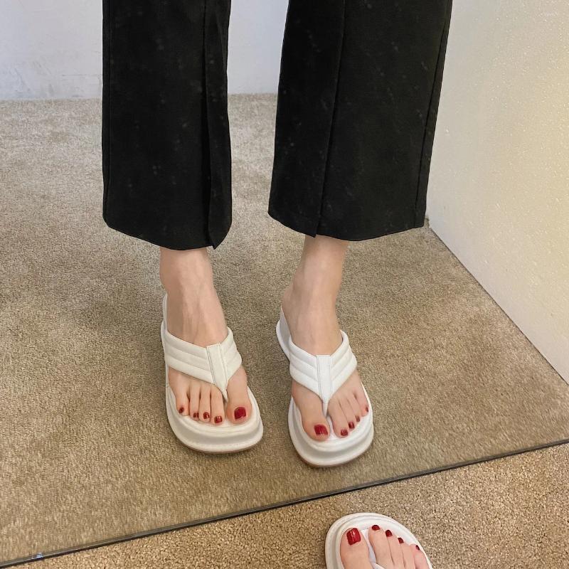 Chinelos sapatos mulher 2023 casa plataforma pantofle em uma cunha med slides de luxo baixa borracha flip flops designer havaiano hoof