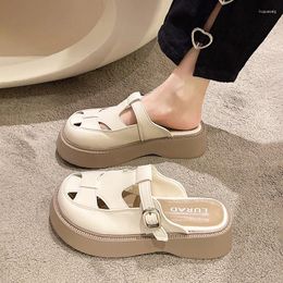 Pantoufles chaussures femme 2024 doux Med couverture orteil plate-forme de luxe diapositives Pantofle Fretwork talons confort plat concepteur Rome mode