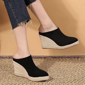 Slippers schoenen vrouw 2024 trend iheeled schoenenfaux suede dames wig hiel dames casual puntig teen platform zapatillas de mujer