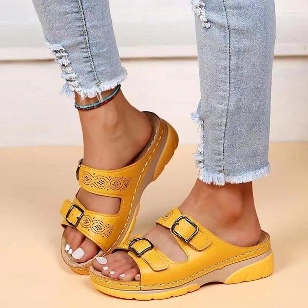 Slippers Chaussures Femme Femelles Fashion Fashion Big Size sur un coin Soft 2023 Summer Luxury Rome tissu Hoof Hoof Pu Rubber Bas