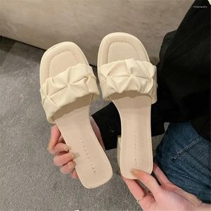 Slippers Shower Beach Bath Bath de sandale féminine tongs flip flops chaussures de fille être à la maison femme baskets sport cool