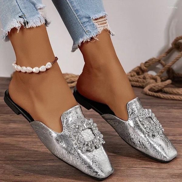 Zapatillas Mulas plateadas para mujeres 2024 Summer Fashion Crystal Ladies Flip Flip Flip Flip Zapatos Sandalias planas de punta cuadrada