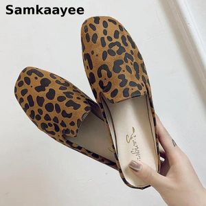 Slippers Size 35-40 femmes printemps d'été Mujer Zapatos Chaussures de léopard femelles Mules Flats Soft Bottom They Slip Indoor Footwear Y27