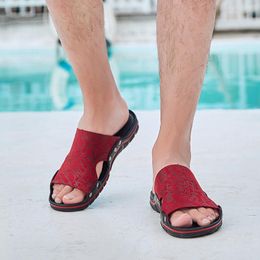 Zapatillas talla 38-47 hombres de cuero genuino zapatillas de verano zapatos de verano en la playa al aire libre toboganes negros machos machos de interior flipslippers