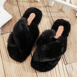 Slippers Slippers 2023 Winter Womens Fur Slide Soft and Artificial Floor Somes Indoor Warm Ome Toe Toe House Fluffy H2403267P17