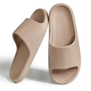 Slippers Slippers Heren sandalen slippers heren slippers effen kleuren antislip zachte zolen comfortabele zeep outdoor paar H240326SEZ6