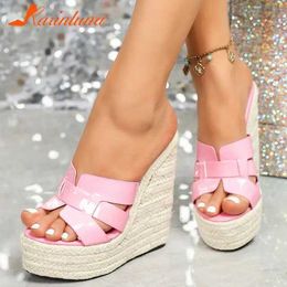 Slippers Slippers Sexy Club Queen Lady Sandalen Plus Size 2023 Zomer Wedge ig eeled Slipper Straw Boom Simply Causal Plaorm Soes H240326BQ49