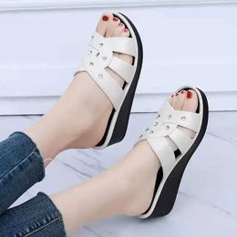 Slippers Slippers Soes voor Vrouwen Zomer ig paling Tick Boom Fasion ome antislip Moter Sandalen H240326WRC0