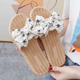 Slippers slippers dames buitenkleding mode stille anti slip deodorant slijtvaste lichtgewicht veelzijdige ins Koreaanse sandalen J240416