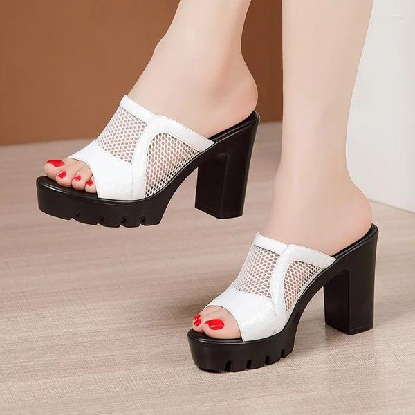Slippers Small Size 32-43 Bloc High Heels Chaussures Femme Summer 2024 Mesh Couture en cuir Plate-forme pour le modèle de bureau