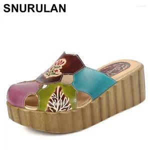 Slippers Snurulan Platform Slides schoenen voor vrouwen echte lederen deksel tenen bloemen uitgesneden vrouwelijke wiggen For2024Summer