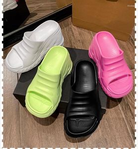 Pantoufles à semelles souples et antidérapantes pour femmes, chaussures d'été à talons hauts, sandales Design décontractées, chaussures de luxe, 2023