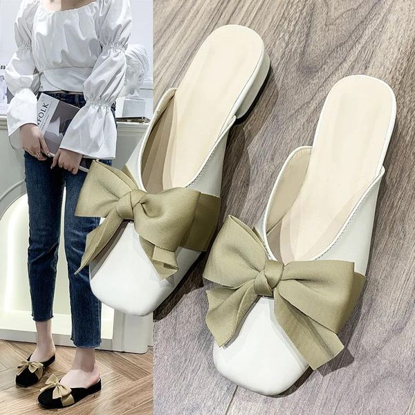 Zapatillas Primavera Y Verano Versión Coreana De Arco De Cabeza Plana Moda Femenina Casual Tamaño Grande Fuera Para Usar