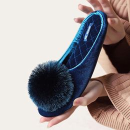 Slippers Lente Herfst Dames Huismode Haarbal Versierd Luxe Fluwelen Muiltjes Indoor Zachte Platte Thuis Katoenen Schoenen