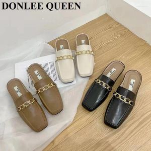 Slippels Lentemerkontwerp Goudketen Women Slipper gesloten teen slip op muildieren schoenen plat vierkante vierkante casual buitenglaasjes slijglip flops