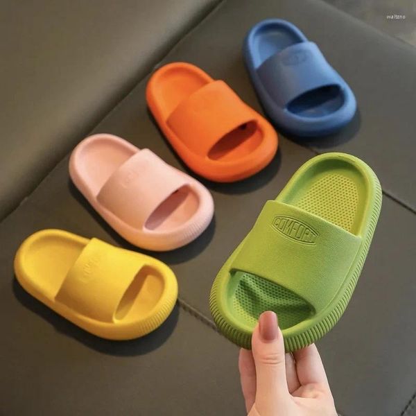 Pantoufles de printemps mignonnes de couleur unie, chaussures respirantes pour enfants, garçons et filles, salle de bain, sandales d'extérieur d'été pour enfants