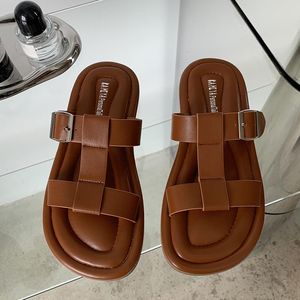 Slippers zomer 2023 mode buiten zwarte strand vrouwen slippers dames glijbanen Koreaanse stijl vrouwelijke flats rubber shoessLippers