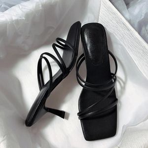 Zapatillas de verano 2023, punta cuadrada para mujer, banda estrecha, sandalias casuales sólidas, zapatos impermeables para mujer