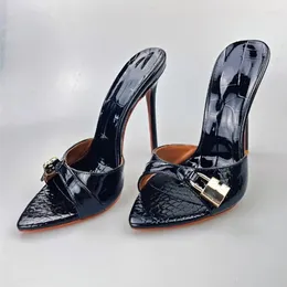 Slippers Zomer 2024 DRAAP PARTY BANQUET Sandalen Dames Key Lock High Heel Designer Elegant Sexy Big Size Shoes 42 43 45