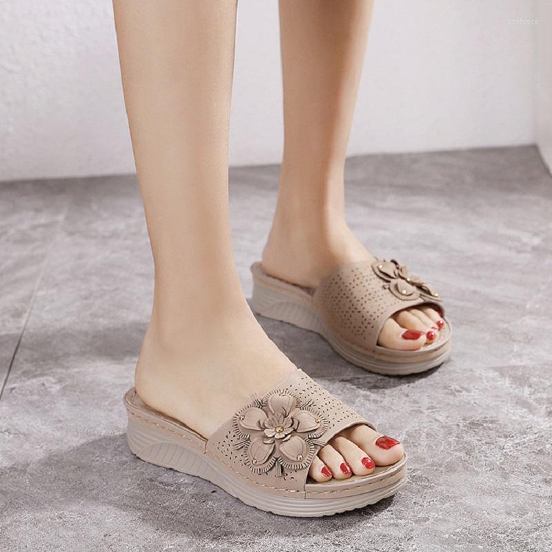 Slippers Summer praia feminina sandálias Flores Sapatos Sapatos grossos de marca de marca confortável e confortável férias