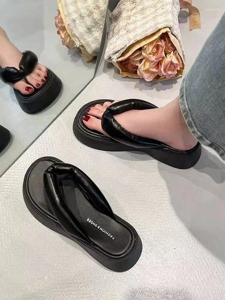 Pantoufles d'été en cuir noir, tongs à plateforme imperméable, sandales à clipser, chaussures de plage à fond souple pour femmes