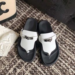 Slippers Summer Clip Toe Silver Backle Herringbone Roman Flat Chaussures Femmes Cow Toide Second Oncle Casual