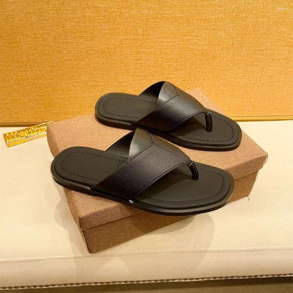 Zapatillas zapatillas de playa de verano estes para hombres de cuero genuino de cuero de costura de costura tobogán chanclas de mosaico sandalias de tanga