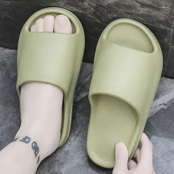 Zapatillas Calzado de verano Mujeres planas y fondo de fondo suave Inicio Interior sin deslizamiento Toboganes zapatos de baño Zapatos