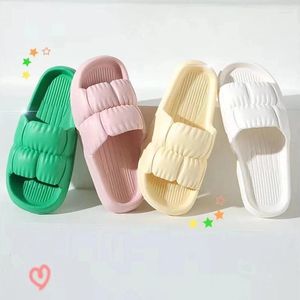 Slippels Summer Girl Beach Dikke platform Slipper Women Korean Eva Home Flip Flops Dames Comfy Soft Sole Cloud Sandals For Men
